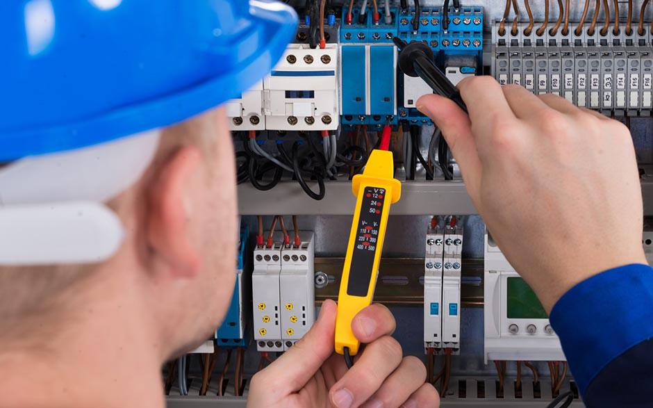 électricien dans le bâtiment La Ville-du-Bois